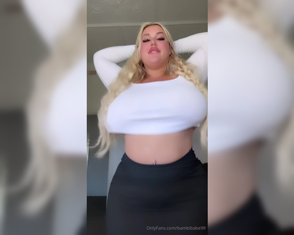 Curvy Aussie babe aka Bambibabe99 OnlyFans - Do you like my outfit