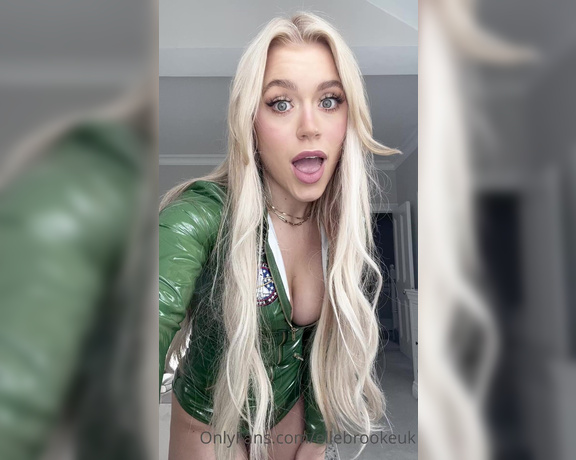 Elle Brooke aka Thedumbledong OnlyFans - What should I wear for my halloween party