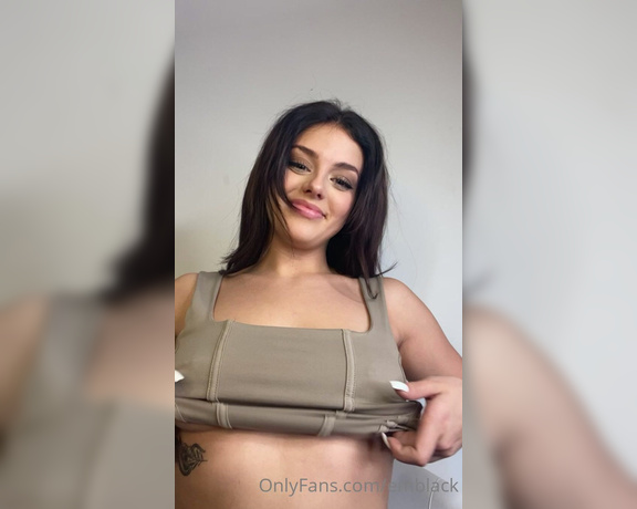 Emily Black aka Emblack OnlyFans - Behind the scenes