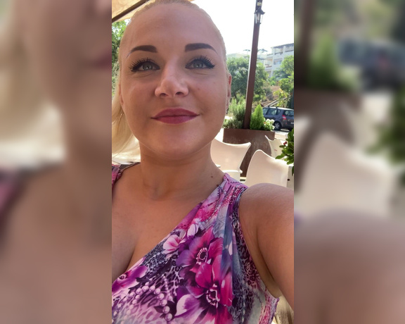 Dolly Fox aka Dollyfoxvip OnlyFans - Naughty in Public