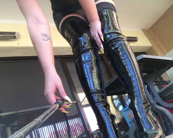 Dolly Fox aka Dollyfoxvip OnlyFans - Giantess in Latex Boots