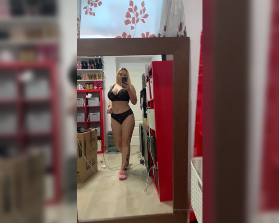 Dolly Fox aka Dollyfoxvip OnlyFans - Getting ready for gym Should I do boxing in that outfit