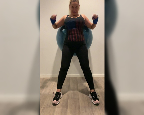 Dolly Fox aka Dollyfoxvip OnlyFans - Big ball and squats