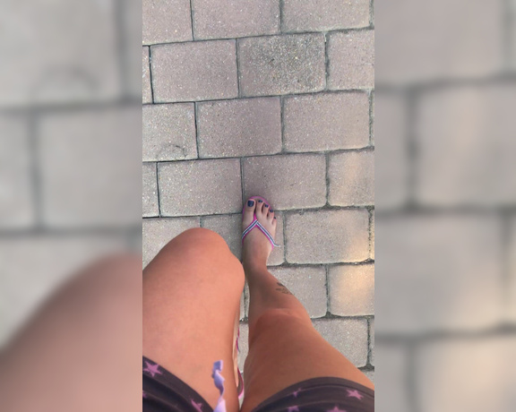 Dolly Fox aka Dollyfoxvip OnlyFans - Perfect feet out for a walk