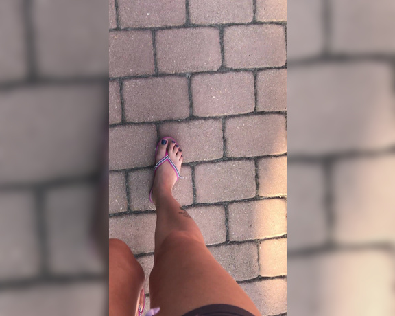 Dolly Fox aka Dollyfoxvip OnlyFans - Perfect feet out for a walk