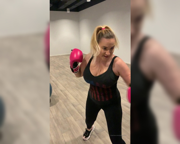 Dolly Fox aka Dollyfoxvip OnlyFans - Boxing Boobies