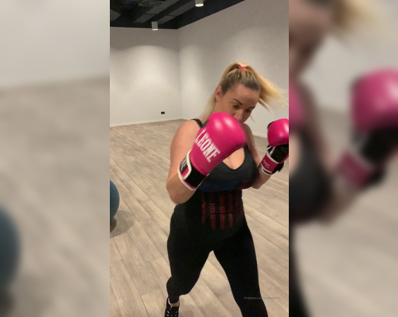 Dolly Fox aka Dollyfoxvip OnlyFans - Boxing Boobies