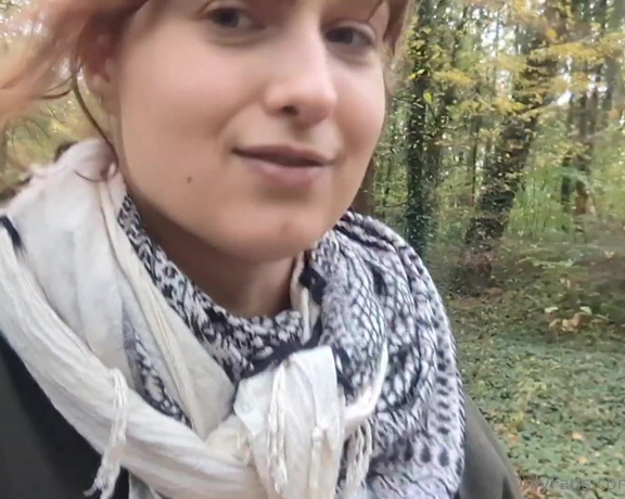 Leoni aka Leonireizend OnlyFans - Ganz spontan berkommt es mich bei einem Spaziergang im Wald Da hab ich mir schon berlegt  oh