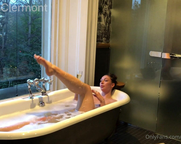 Claire Clermont aka Clairexclermont OnlyFans - Hotel sex hits different, especially when you start giving the people outside your window a free sho