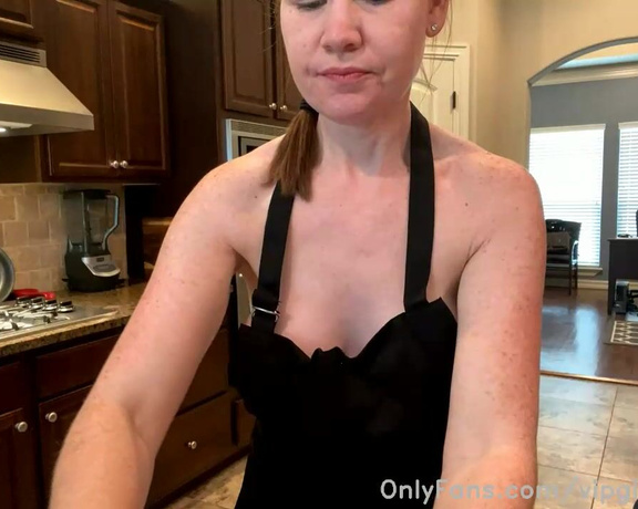 Hotwife Ginger's VIP No PPV aka Vipginger4play OnlyFans - Sunday lunch special Making lunch for the hubs and talking a little about our boat fun out on the