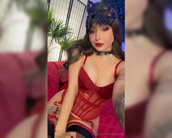 Alice Bong aka Alicebong OnlyFans - How can I help you daddy