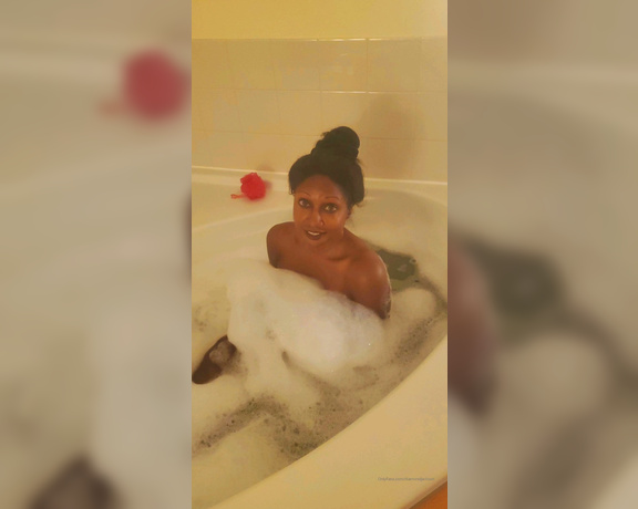 Diamond Jackson aka Diamondjackson OnlyFans - Soaking in the Jacuzzi Part 3