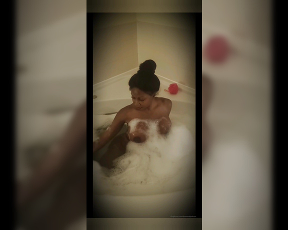 Diamond Jackson aka Diamondjackson OnlyFans - Soaking in the Jacuzzi Part 3