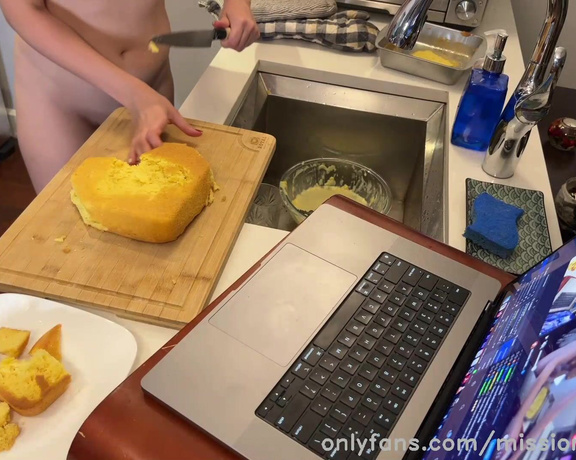 MissionIceCream aka Missionicecream OnlyFans - Tonights live! Making a cake, then smooshing said cake and just masturbating a ton in between ) E 1
