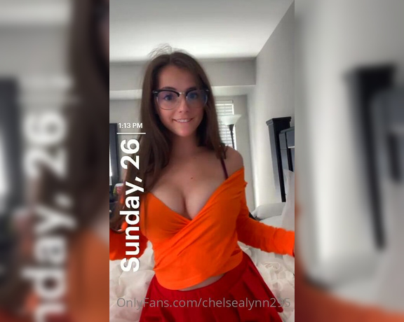 Chelsea Lynn Onlyfans aka Chelsealynn295 OnlyFans - Velma with a vibrator