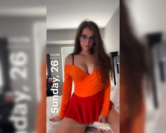 Chelsea Lynn Onlyfans aka Chelsealynn295 OnlyFans - Velma with a vibrator