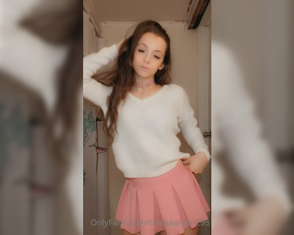 Chelsea Lynn Onlyfans aka Chelsealynn295 OnlyFans - Sorry for being so giggly, this was a little out of my comfort zone the video also cut off a lit 1