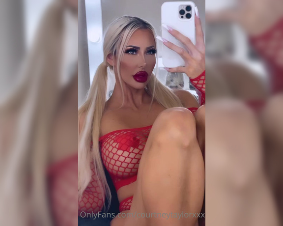 Courtney Taylor XXX aka Courtneytaylorxxx OnlyFans - Booking LIVE SHOWS for tomorrow Saturday December 3rd Message me ASAP so that I may schedule you
