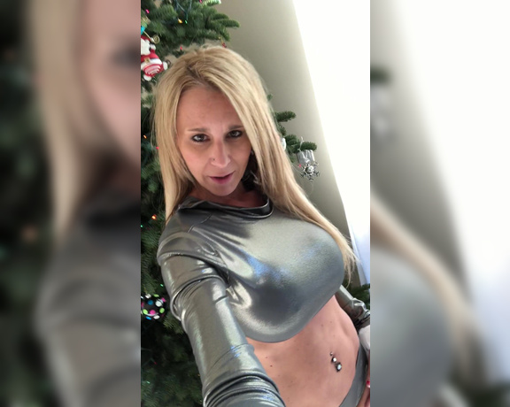 Ainslee Divine aka Ainsleedivine OnlyFans - This girl loves the holidays and how can you not like my adorable