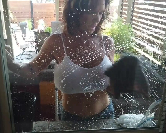 Deauxma aka Deauxma OnlyFans - Window Washer