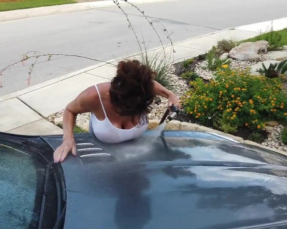 Deauxma aka Deauxma OnlyFans - Washing the car and flashing my boobs