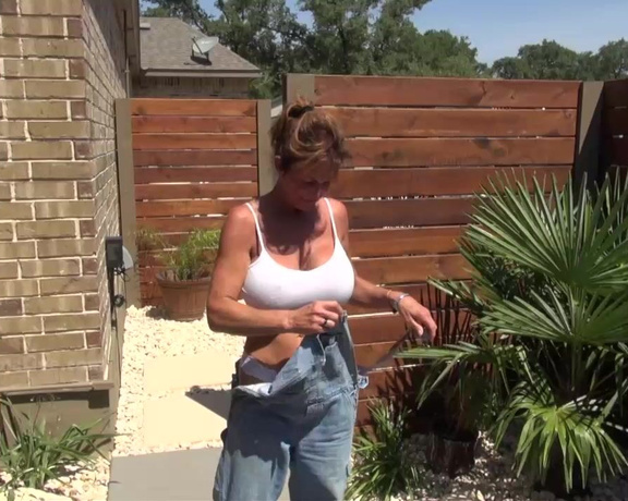 Deauxma aka Deauxma OnlyFans - Video  Cooling off