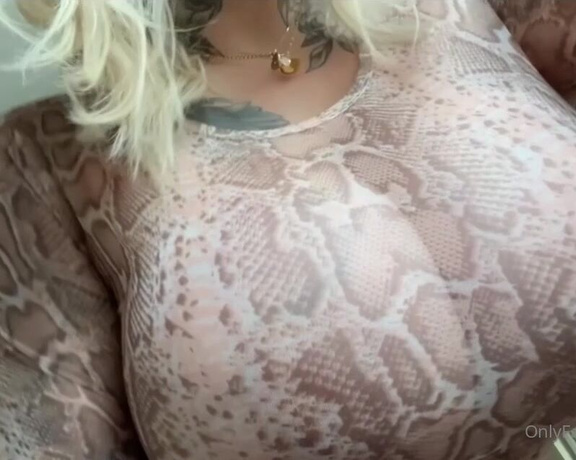 Kelly Pearl aka Kellypearlxo OnlyFans - Like if you love my titts Tip if you would love to squeeze them Im still over doin my bundle 4