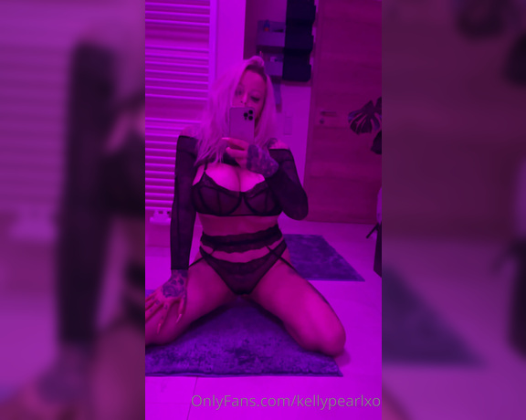 Kelly Pearl aka Kellypearlxo OnlyFans - #dirtymirrorgang soft core vid coming 4 today And the really last customs sending out sry fo 1