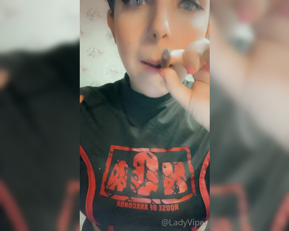 Lady Viper aka Ladyblackedviper OnlyFans - Smoking fettish subs get high and goon your brains out with