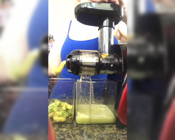 Sara Jay aka Sarajay OnlyFans - I love my juicer! I grew up hating vegetables (lettuce used to make me gag), but I dont anymore!