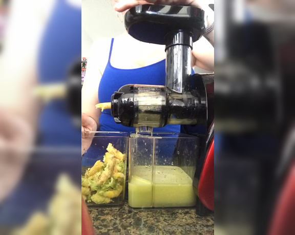 Sara Jay aka Sarajay OnlyFans - I love my juicer! I grew up hating vegetables (lettuce used to make me gag), but I dont anymore!