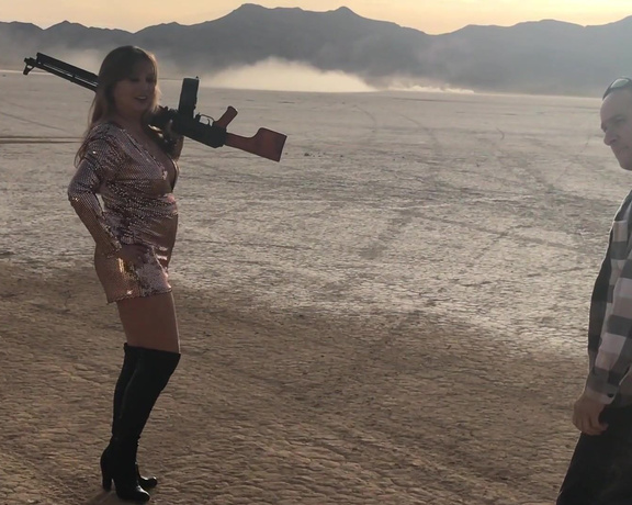 Sara Jay aka Sarajay OnlyFans - Desert fun with this sexy girl