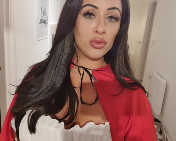 Kimberley Jenner aka K1mberley_j OnlyFans - Red has a message for you )