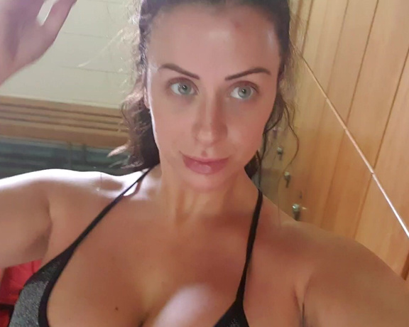 Kimberley Jenner aka K1mberley_j OnlyFans - Boobies at the gym