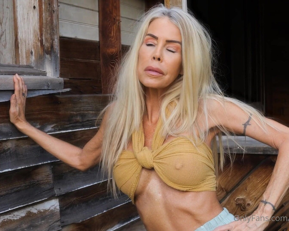 Tabitha Stevens aka Tabithastevens OnlyFans - Colorado Heat! Oh yes it was HOT! A little striptease for you out in Nature! I hope your weekend