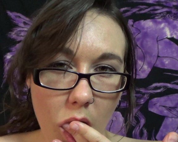 SinnSage - Horny on the Couch For You, Booty Shaking, Eye Glasses, Finger Fucking, Masturbation, White Booty, ManyVids