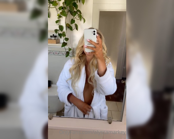 Alyssamarkey - Hanging around in my robe, want to see me take it off (23.10.2021)