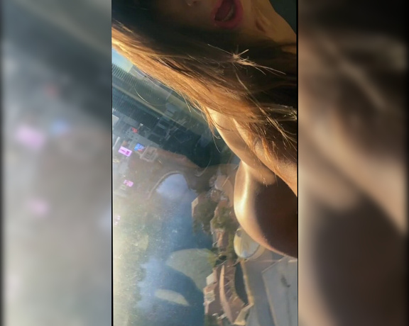 Yourgirlmillie - Riding my dildo on the window of the bellagio in las vegas i love showing off (10.08.2022)