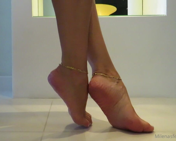 Simplymilena - Some tiptoes this morning (29.09.2021)