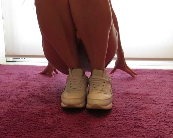 Simplymilena - Do you like me in trainers Enjoy this sock removal video (08.06.2021)