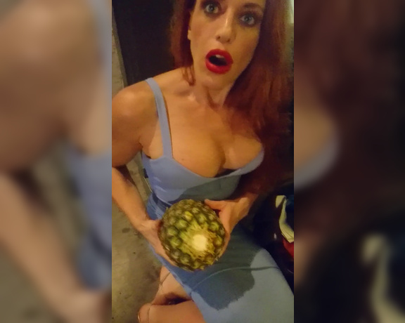 Tigerr Benson aka Tigerr_benson OnlyFans - $2 girl with a pineapple Haha! Us being silly