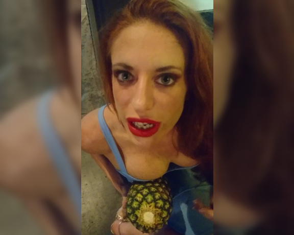 Tigerr Benson aka Tigerr_benson OnlyFans - $2 girl with a pineapple Haha! Us being silly