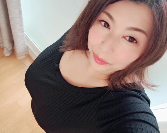 Yukari Orihara aka Yukariorihara OnlyFans - Hello November The guys here are my They are very special and important people Have a great month
