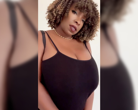 Vanessa Blue aka Vanessablue OnlyFans - Just sharing some weekend vibrations with you…