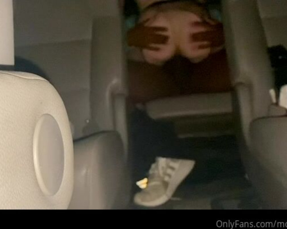 Hotwife Missouri aka Mohotwife OnlyFans - Heres the vid of me being a filthy whore in our minivan This fan messaged me and turns out we live