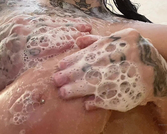 Thatbunnygetmoney aka Thatbunnygetmoney OnlyFans - Here’s another shower scene of my titties I’ve never posted on here before