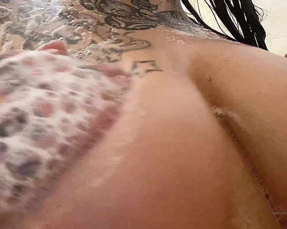 Thatbunnygetmoney aka Thatbunnygetmoney OnlyFans - Here’s another shower scene of my titties I’ve never posted on here before