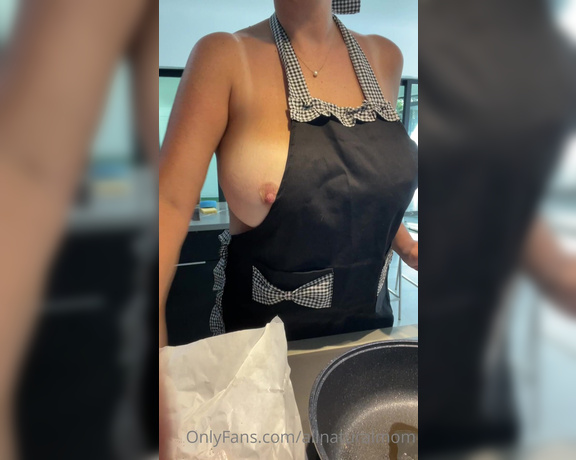 Allnaturalmom aka Allnaturalmom OnlyFans - Cooking some salmon for lunch later And yes a smacked my head at the beginning of the vid Crav 2
