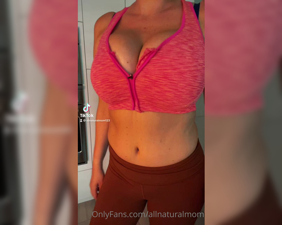 Allnaturalmom aka Allnaturalmom OnlyFans - Messing around with a new slicing app i’m definitely going to have some fun with this! Side n 9