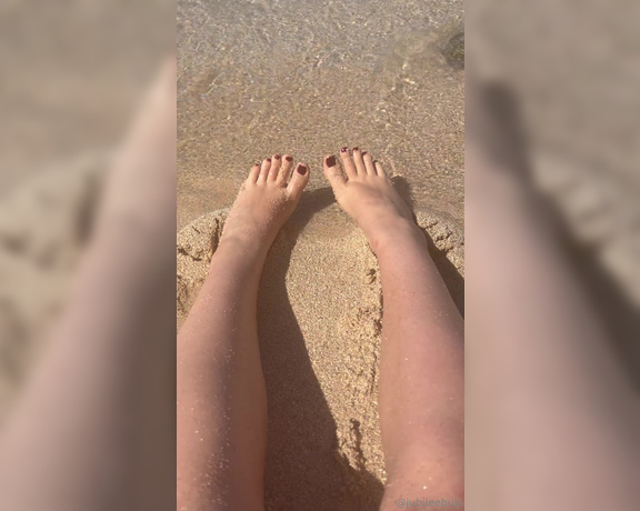 Jubileebub aka Jubileebub OnlyFans - Getting my beautiful toes wet in the ocean and yes I’m nude sitting in the sand as I recorded this